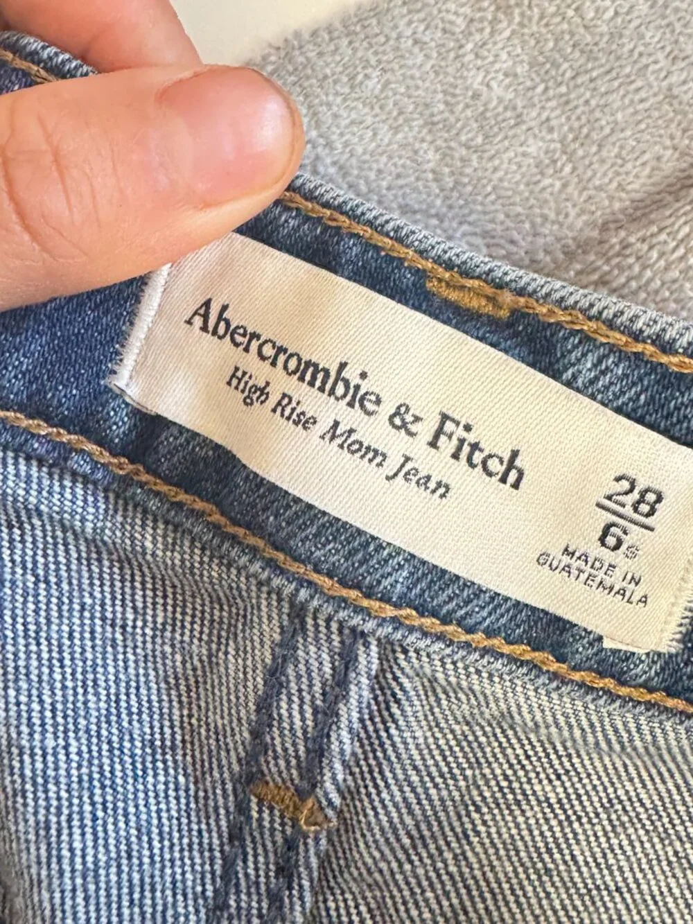 ☀️ NEW ABERCROMBIE & FITCH Dark Wash Distressed High Rise Mom Jeans 28 Short - Picture 10 of 10